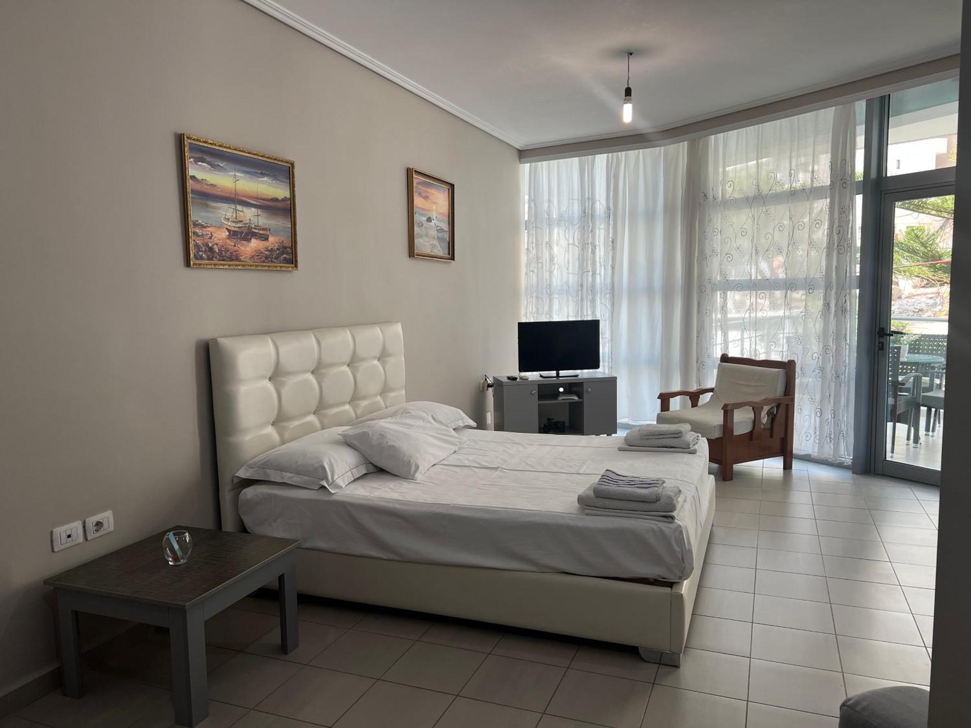 Lorenso Guest House Sarandë Exteriör bild